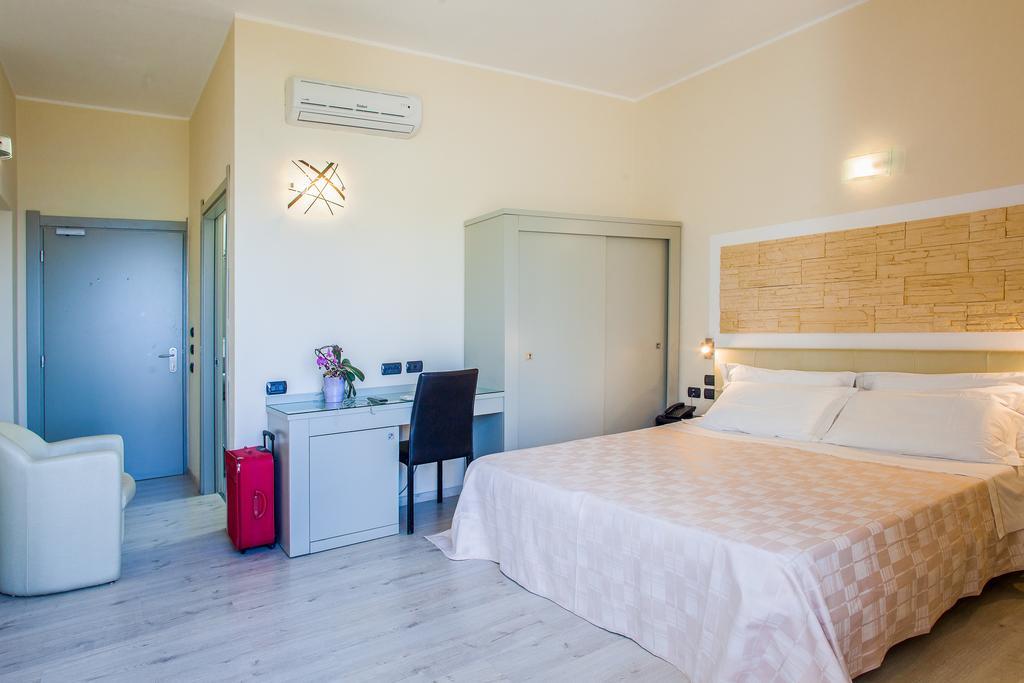 Hotel Calamosca Кальяри Экстерьер фото
