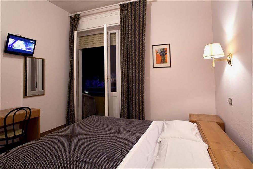 Hotel Calamosca Кальяри Экстерьер фото